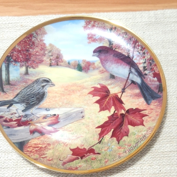 PURPLE FINCHES PLATE BY LUNDA THOMPSON - Picture 1 of 6